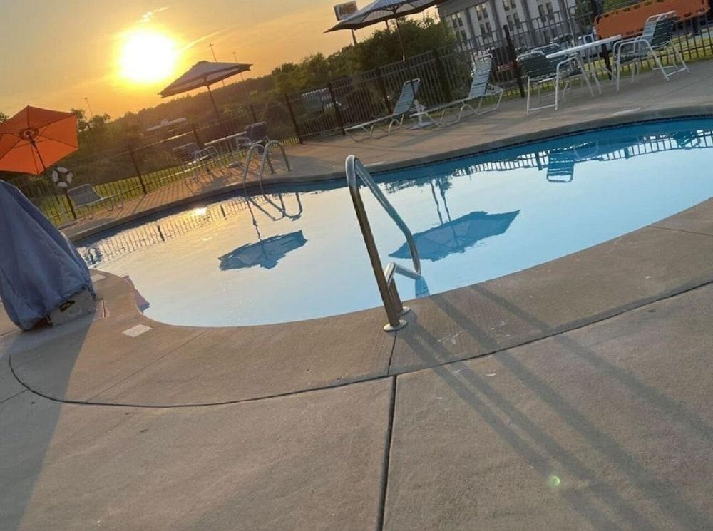 Quality Inn Austintown-Youngstown West Kültér fotó