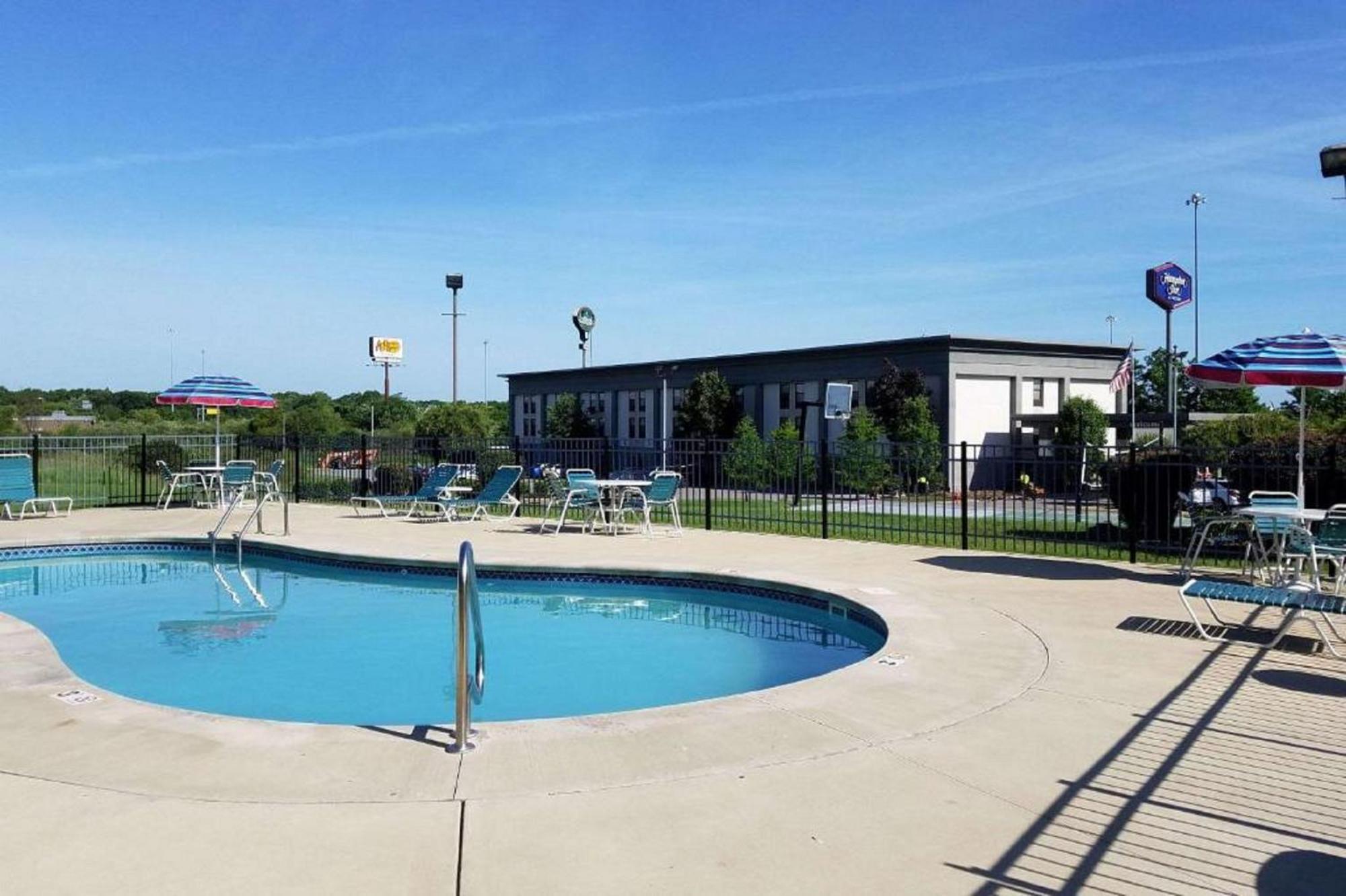 Quality Inn Austintown-Youngstown West Kültér fotó