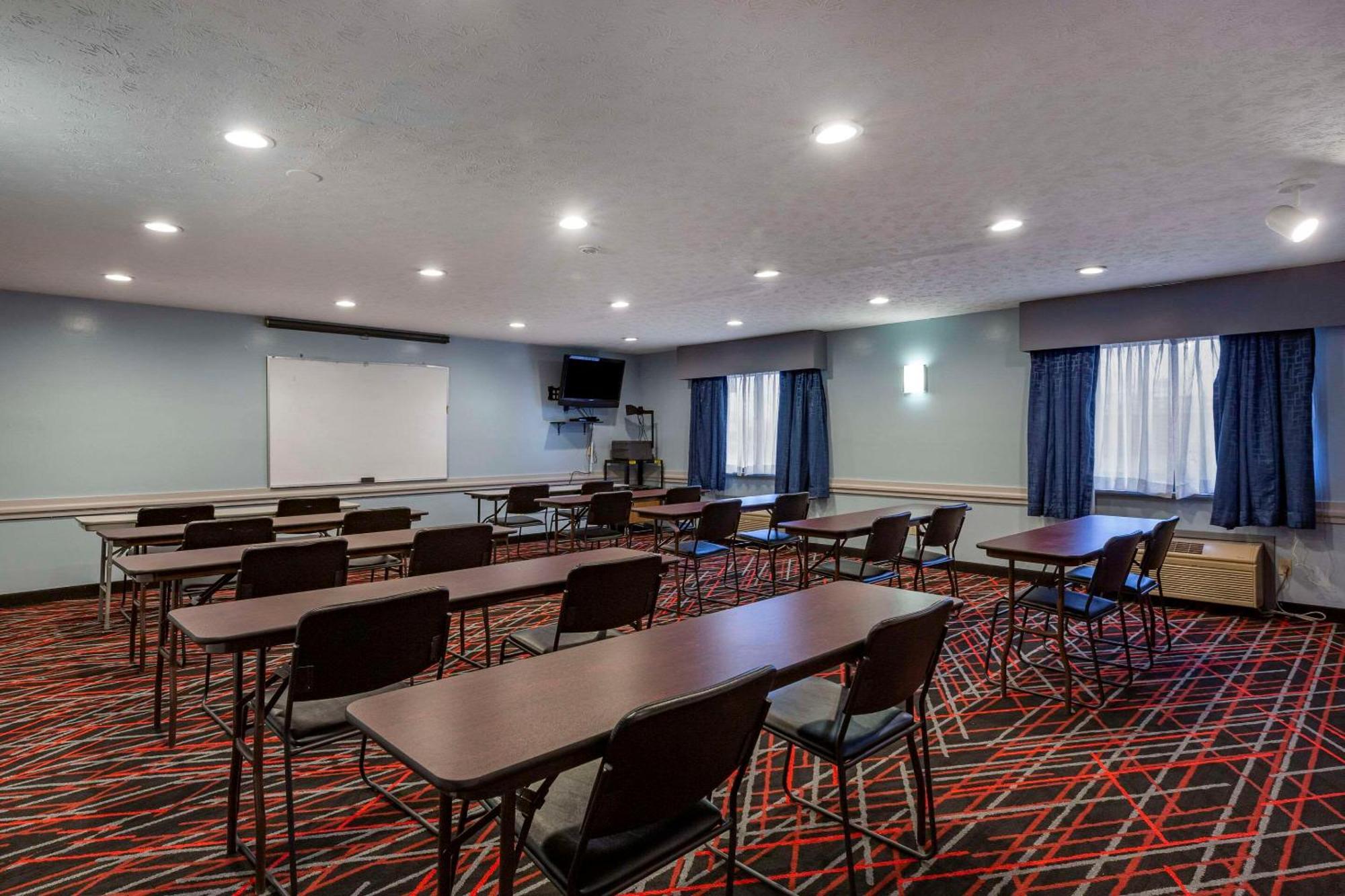 Quality Inn Austintown-Youngstown West Kültér fotó