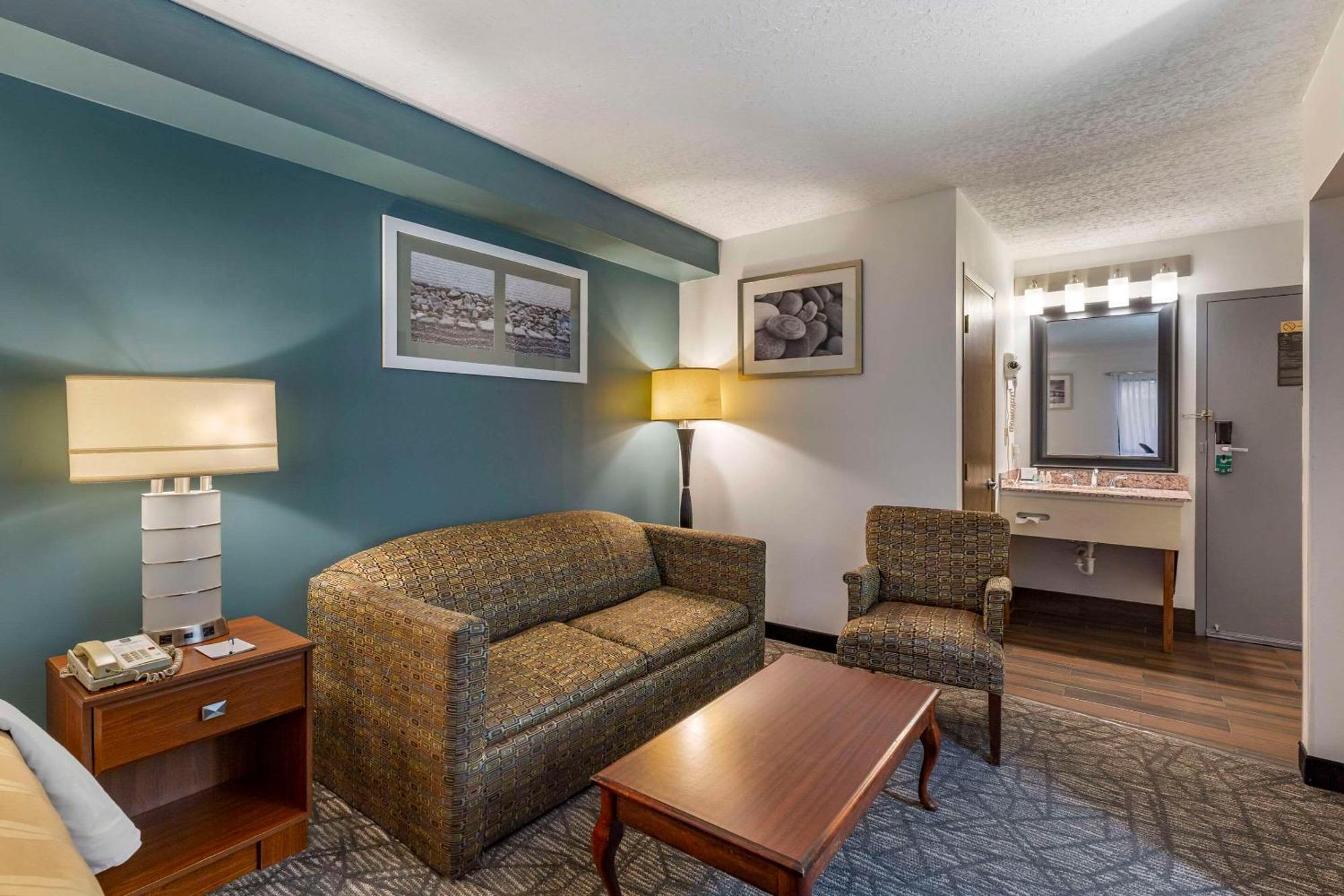 Quality Inn Austintown-Youngstown West Kültér fotó