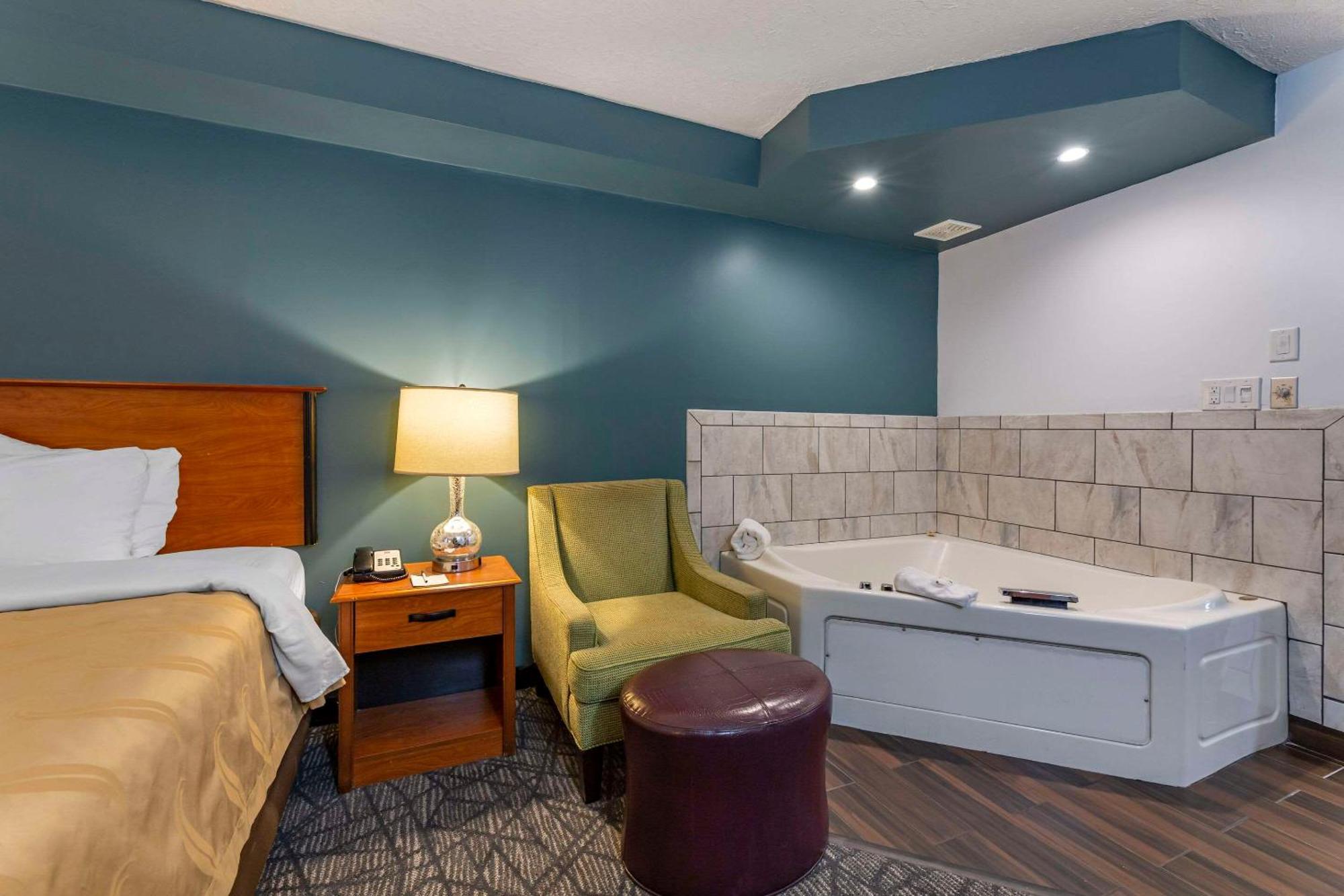 Quality Inn Austintown-Youngstown West Kültér fotó
